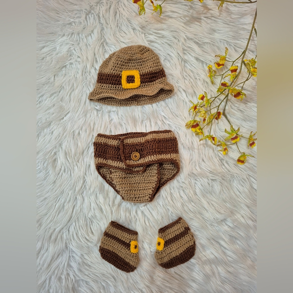 Handmade Crochet Baby Photography Set 0-6 months with Hat and Booties.